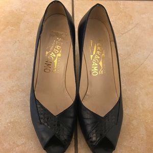 Salvatore Ferragamo Navy Blue Leather Heel 5 1/2W